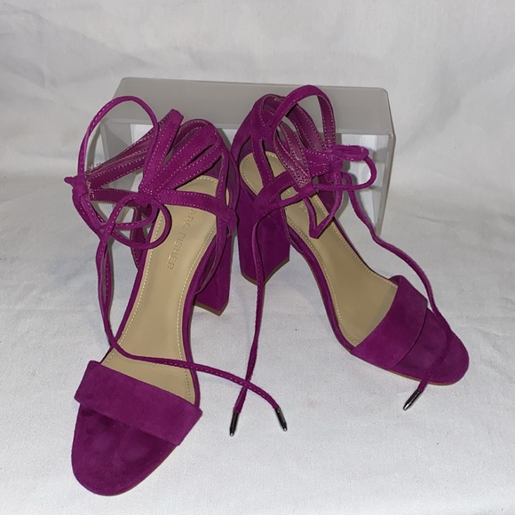 Marc Fisher Fuchsia Ankle-Tie Block Heel Suede Heels Size 5.5 31/2" heels - Picture 3 of 8